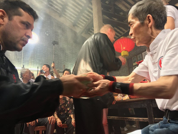 Sifu John La Touche Ceremonia discipulo del Maestro Chen Yong Fa